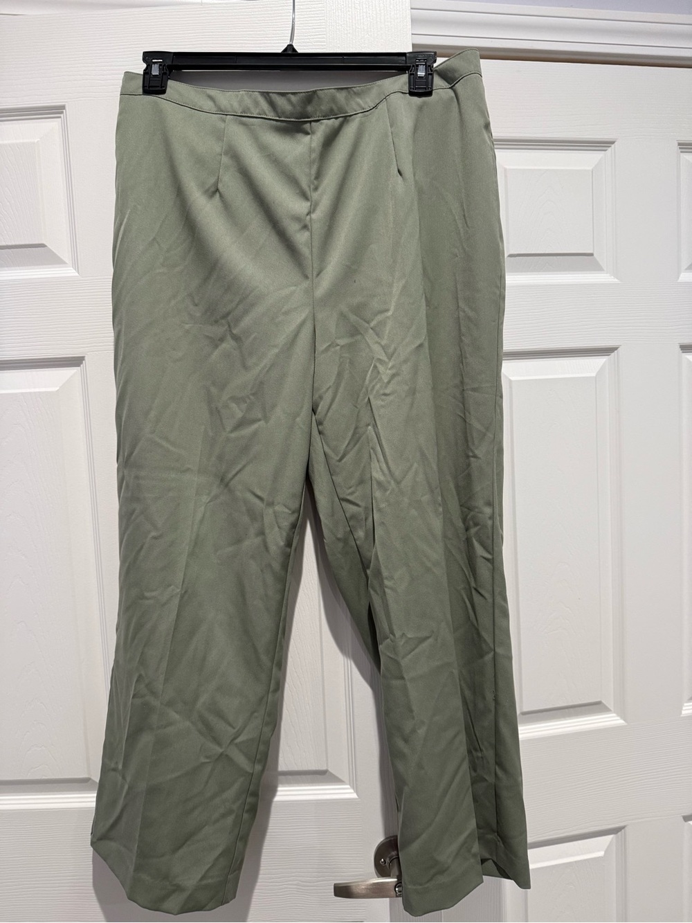 Alfred Dunner Cropped Straight-Leg Pants in Sage Green